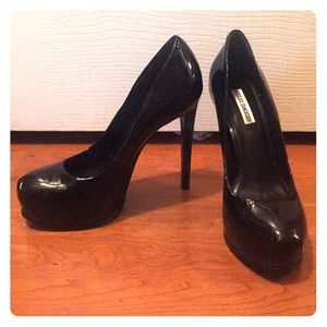 Kelli Dagger Black pleather stiletto pumps- new